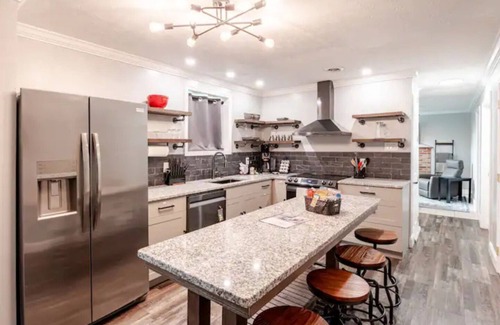 Knoxville House | Spacious Downtown Retreat 5 mins to UT and Market Square