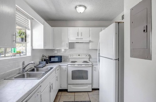 Springfield Condo | Spacious Downtown Historic Springfield Condo