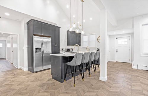 Woodridge House | Spacious Dream Home for 18: with Playground!