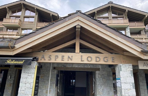 Courchevel Apartment | Spacious Duplex Near Ski Lifts, Courchevel - Sleeps 8, Wi-Fi, Parking