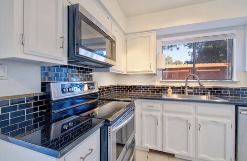 Albuquerque House | Spacious End-Unit Townhouse in Golf Course Community, mountain views!