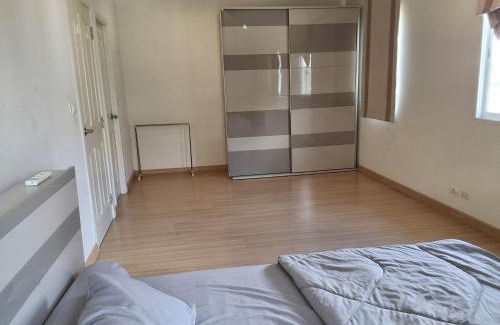 Bang Prok House | Spacious Entire House with shared Fitness Room and Shared Indoor Pool in club