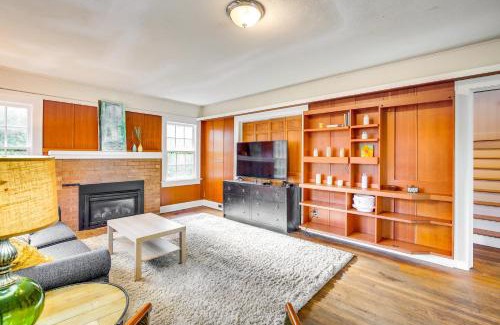 Amazon House | Spacious Eugene Home with Patio - Walk to UO Campus!