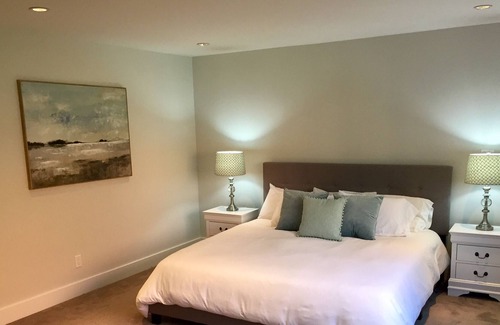 Saanich East House | Spacious executive home near the beach and downtown Victoria