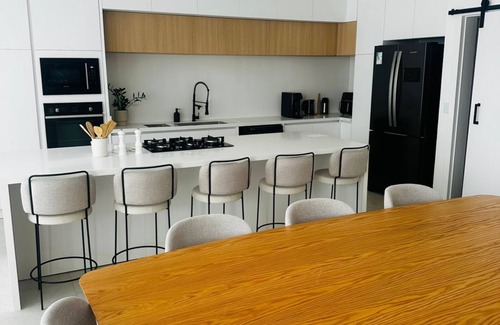 Canasvieiras House | Spacious Family Home with Pool in Exclusive Gated Community – Canajurê