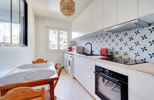 Plaisance Apartment | Spacious Family Flat 2bdr & Private Parking Sup