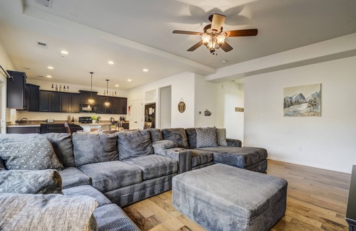 Fountain House | Spacious Family Getaway | 20min to downtown+sights