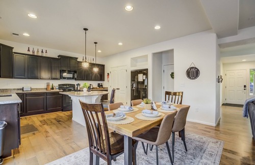 Fountain House | Spacious Family Getaway | 20min to downtown+sights