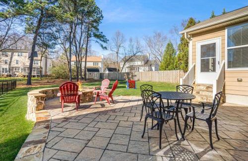 North Raleigh House | Spacious Family Getaway ~ Fire Pit~ Private Office