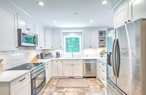 Royal Pines House | Spacious Family Home Near Hiking & Breweries!