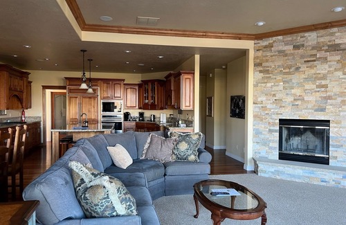 Eagle House | Spacious family home on two acres of beautiful lawn and gardens