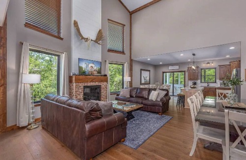 Hollister House | SPACIOUS FAMILY HOME
