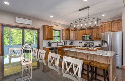 Hollister House | SPACIOUS FAMILY HOME