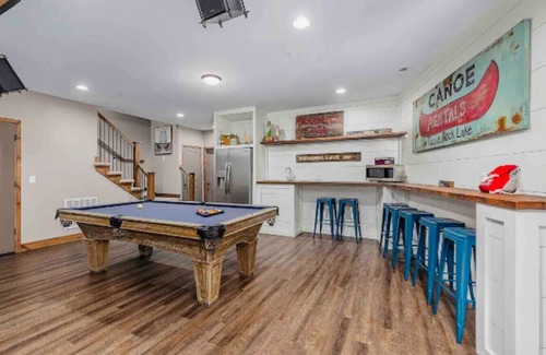 Hollister House | SPACIOUS FAMILY HOME