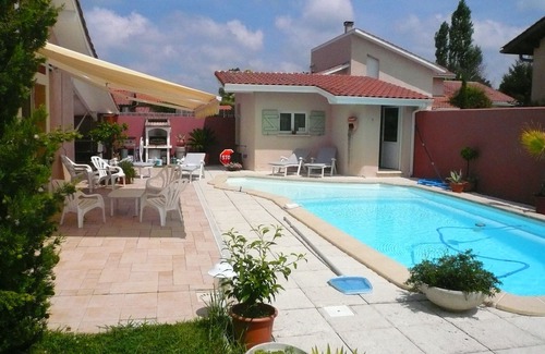 Tarnos House | Spacious Family Home with Pool, Varangue, and Outdoor Kitchen Near Beaches