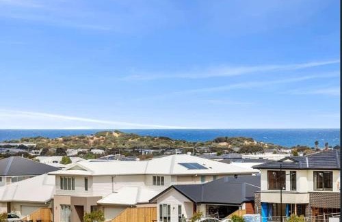 Torquay House | Spacious family home with pool and ocean views