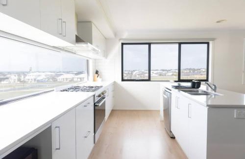Torquay House | Spacious family home with pool and ocean views
