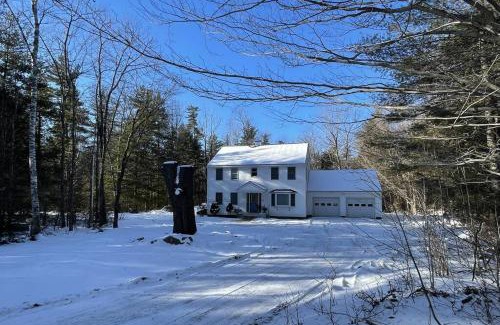 Windsor House | Spacious Family Lake & Ski House