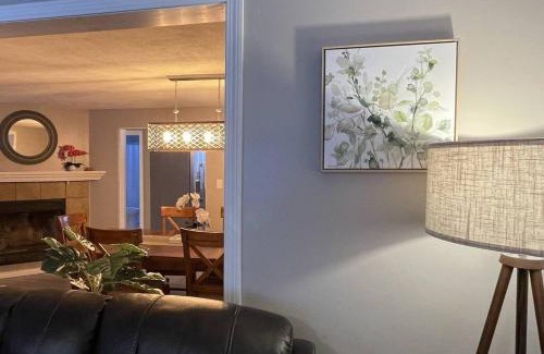 Windsor House | Spacious Family Lake & Ski House