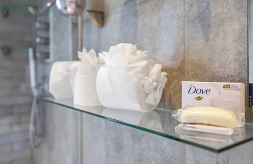 Yardley House | Spacious.Family.Leisure.Parking.Sleeps 7