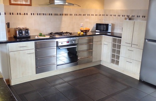 Crynant Cottage | Spacious Farm Cottage Near Rhossili Beach