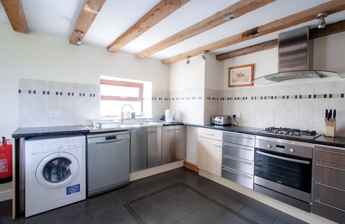 Crynant Cottage | Spacious Farm Cottage Near Rhossili Beach