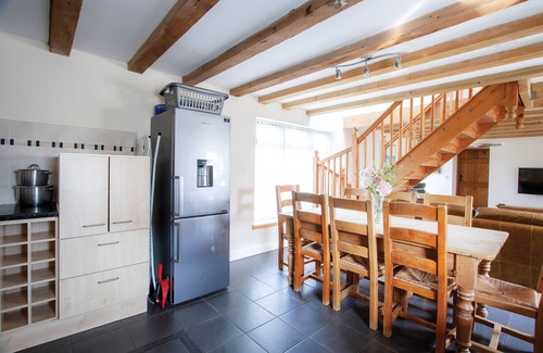 Crynant Cottage | Spacious Farm Cottage Near Rhossili Beach