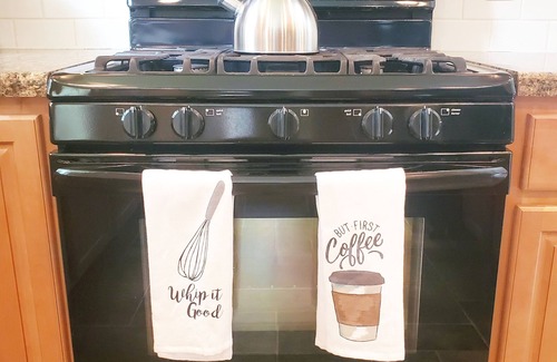 Kingston Other | Spacious Farmhouse near beaches, bike path and URI