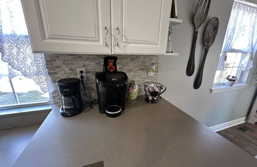 Auburn Hills House | Spacious Farmhouse with Breakfast- Ella’s Place