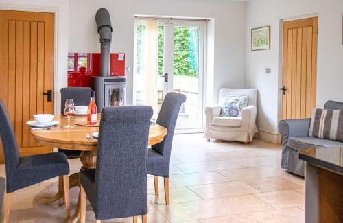 Inchbrook Apartment | Spacious farmhouse with stunning valley views