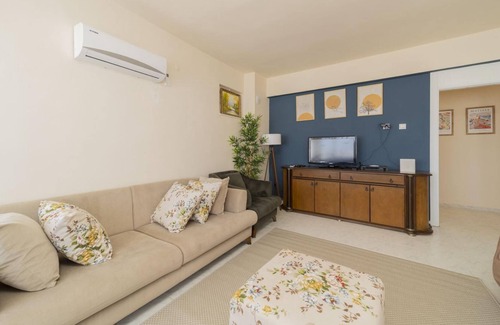 Lara Apartment | Spacious Flat Near Lara Beach in Antalya Muratpasa
