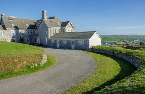 Thurlestone Apartment | Spacious flat: stunning views, close to beaches and pub - family & dog friendly