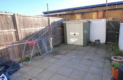 Alperton House | Spacious Four-Bedroom House with garden in Wembley