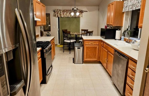 Parkwood House | Spacious Full 5 Bed Family Home in Quaint and Central Location Port Orchard