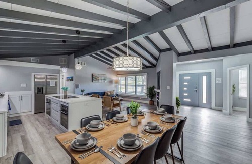 Oak Park - Northwood House | Spacious & Fun near Downtown | Pool, Games, Mural!