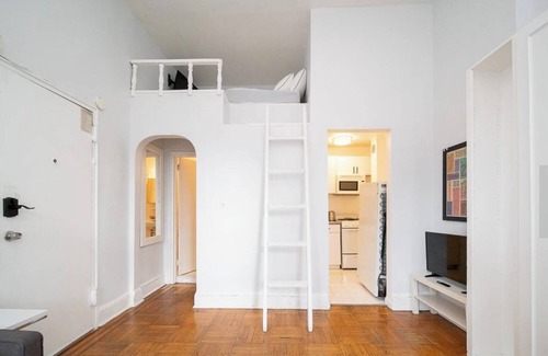 Clinton Hill Apartment | Spacious furnished Fort Greene/Clinton Hill studio apartment