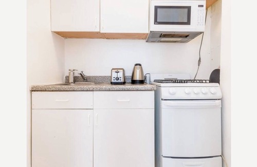 Clinton Hill Apartment | Spacious furnished Fort Greene/Clinton Hill studio apartment