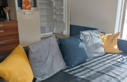 Sheffield Apartment | Spacious 2-bedroom apartment: double beds. FREE Wifi -10 min from train station