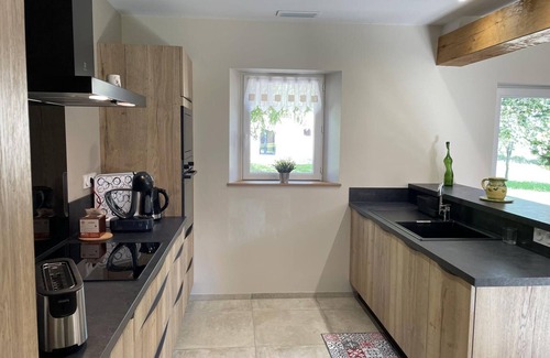 Thiel-sur-Acolin Cottage | Spacious gîte in Thiel-sur-Acolin with air conditioning