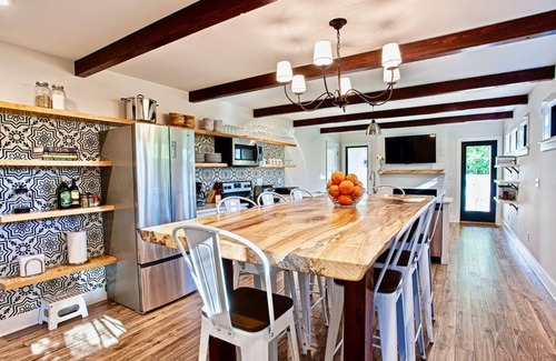 Black Mountain House | Spacious Group Getaway w/HT-Sauna Deck & DT Access