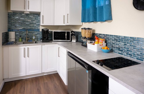 Columbine Apartment | Spacious Guest Suite with Private Entrance, Hot tub, 2 Bedrooms, 1 Bath