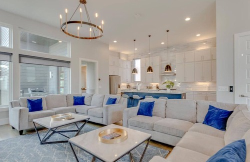 Downtown Nashville Apartment | Spacious Gulch Retreat - Super Skyline Views