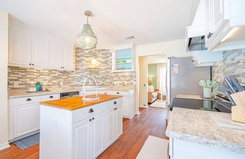 Pensacola House | Spacious, highly rated, family and pet friendly vacation retal. Pool and hot tub