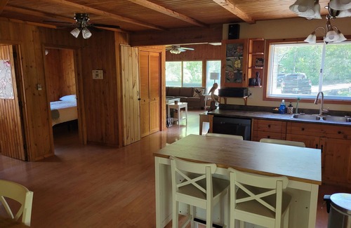 Grand Marais Cottage | Spacious Hillstone Lakehouse