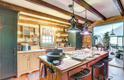 New Haven Cabin | Spacious & Historic Cabin in New Haven w/Pond!