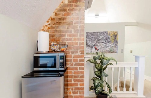 Downtown Omaha House | Spacious Historic Manor W/Modern aesthetics. Best Location: Walk to Blackstone