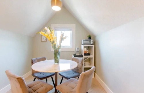 Downtown Omaha House | Spacious Historic Manor W/Modern aesthetics. Best Location: Walk to Blackstone