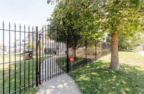 Downtown Omaha House | Spacious Historic Manor W/Modern aesthetics. Best Location: Walk to Blackstone