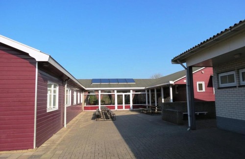 Ellemeet House | Spacious holiday home at 1 km from the North Sea beach