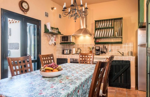 Valle de San Lorenzo Villa | Spacious holiday home “Casa Del Limonero” with Mountain View